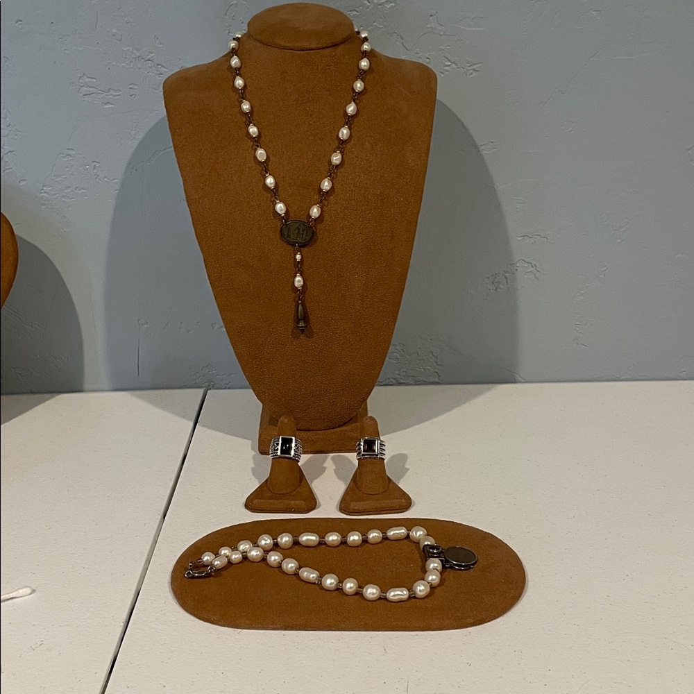 Suede Large Necklace-(2) Ring & Flat Display Rusty Brown